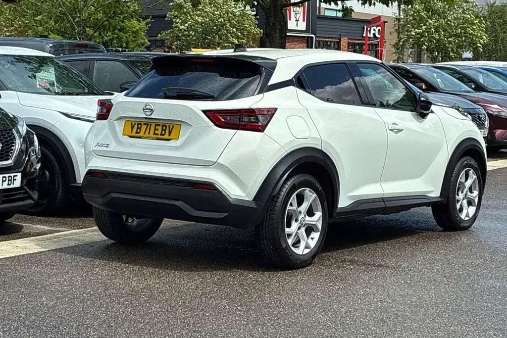 Usado Nissan Juke N-Connecta 112 CV (82 kW) 2021 Blanco SUV