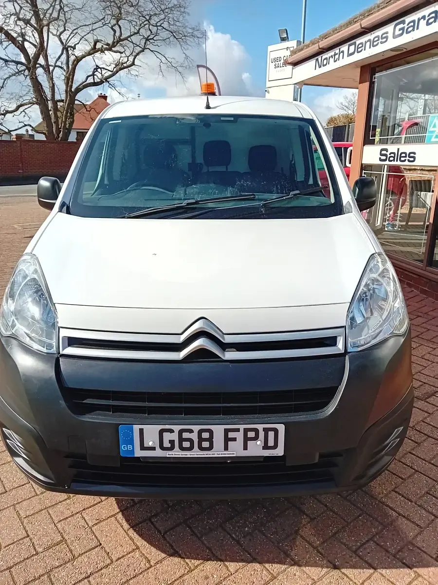 Usado Citroën Berlingo 49 kW (67 CV) 2018 Blanco Monovolumen