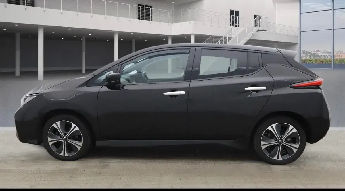 Second-hand Nissan Leaf Tekna 160 kW (218 CP) 2022 Negru Hatchback