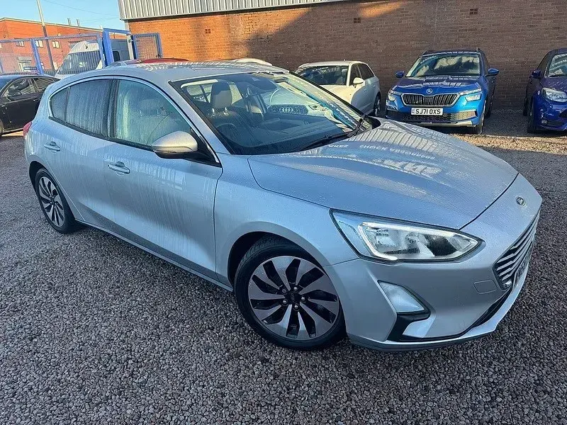 Begagnad Ford Focus Zetec 125 HK (91 kW) 2018 Silver Halvkombi