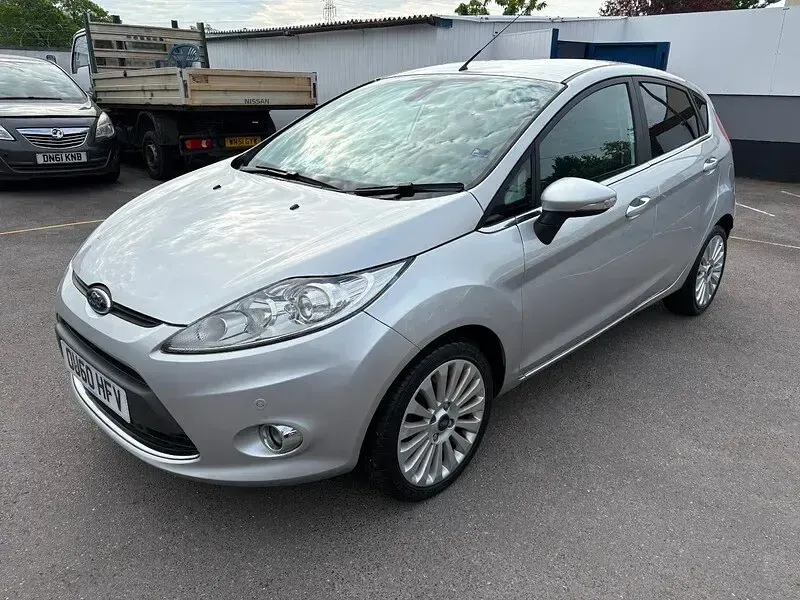 Used Ford Fiesta Titanium 96 HP (70 kW) 2011 Silver Hatchback