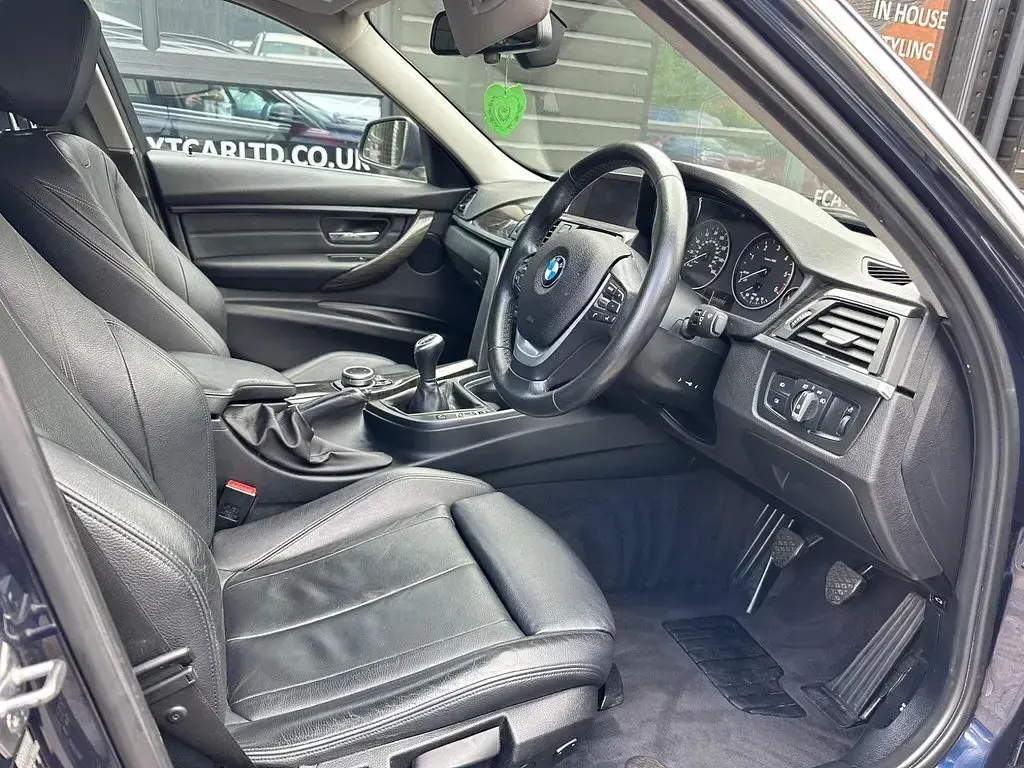 Used BMW 318 Luxury Line 140 HP (102 kW) 2014 Blue Estate