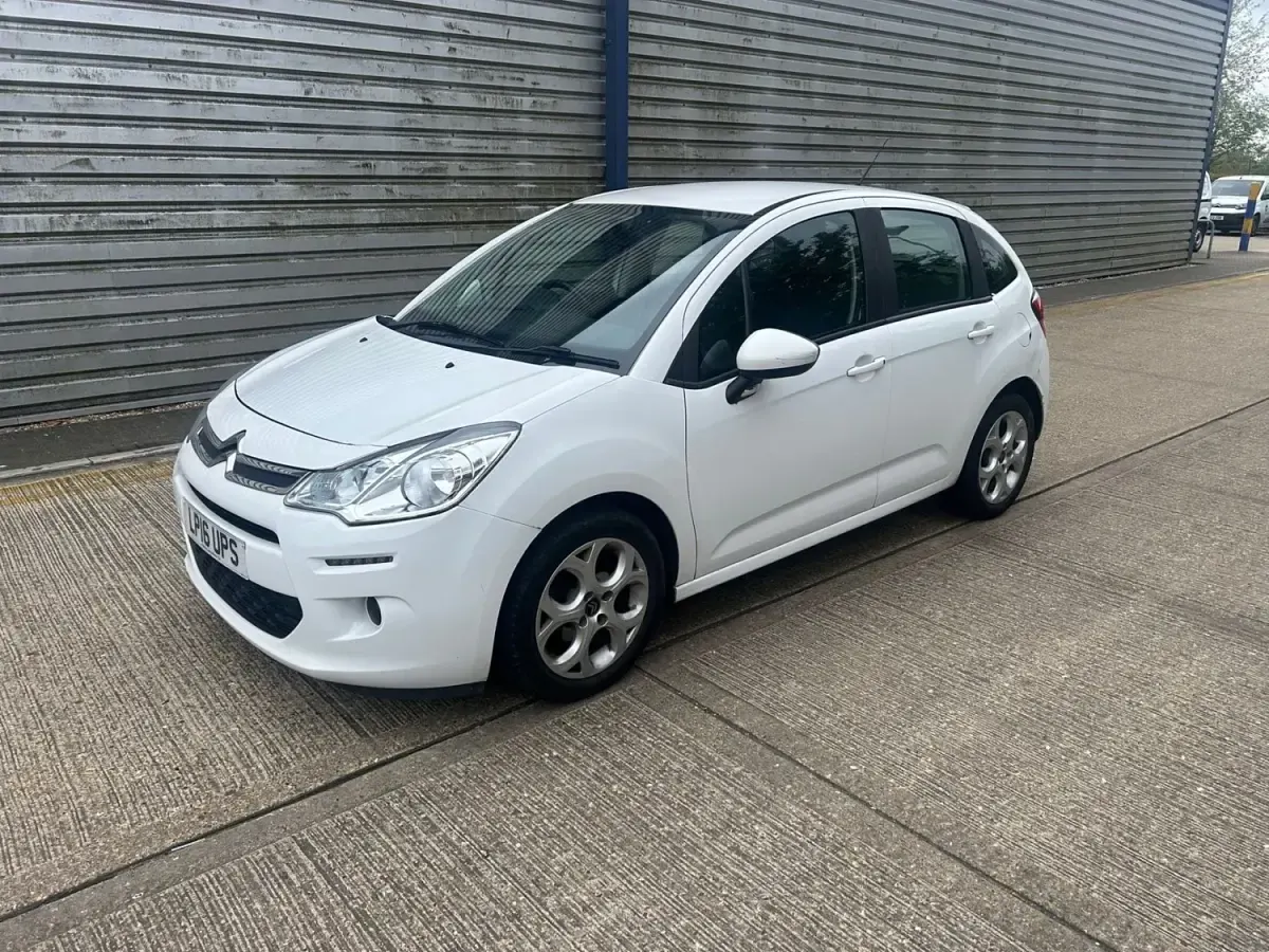 Begagnad Citroën C3 PureTech 2016 Vit Halvkombi