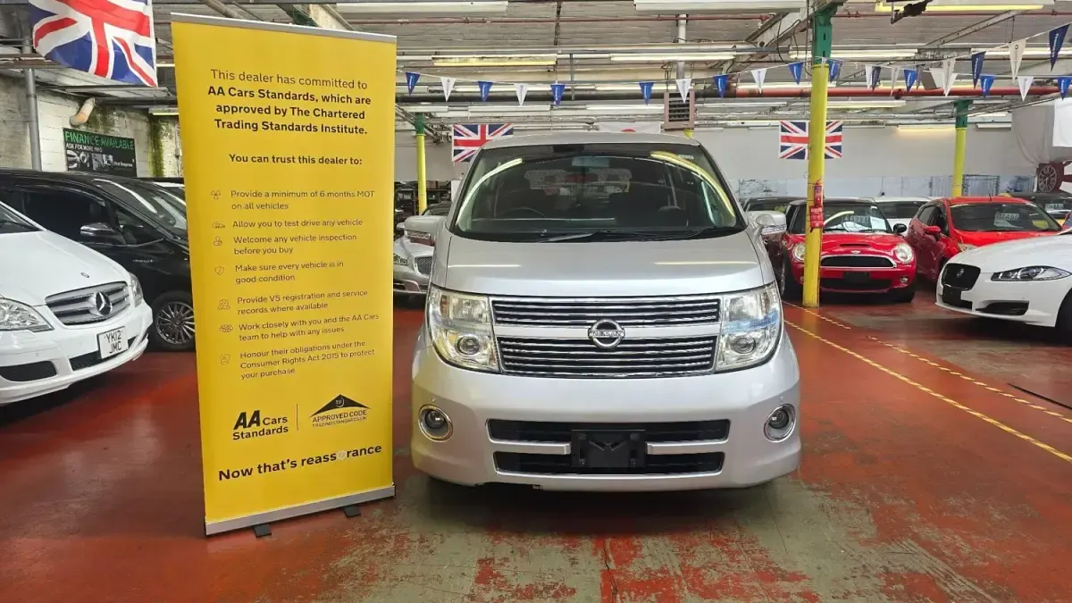 Używany Nissan Elgrand 360º 2008 Srebrny