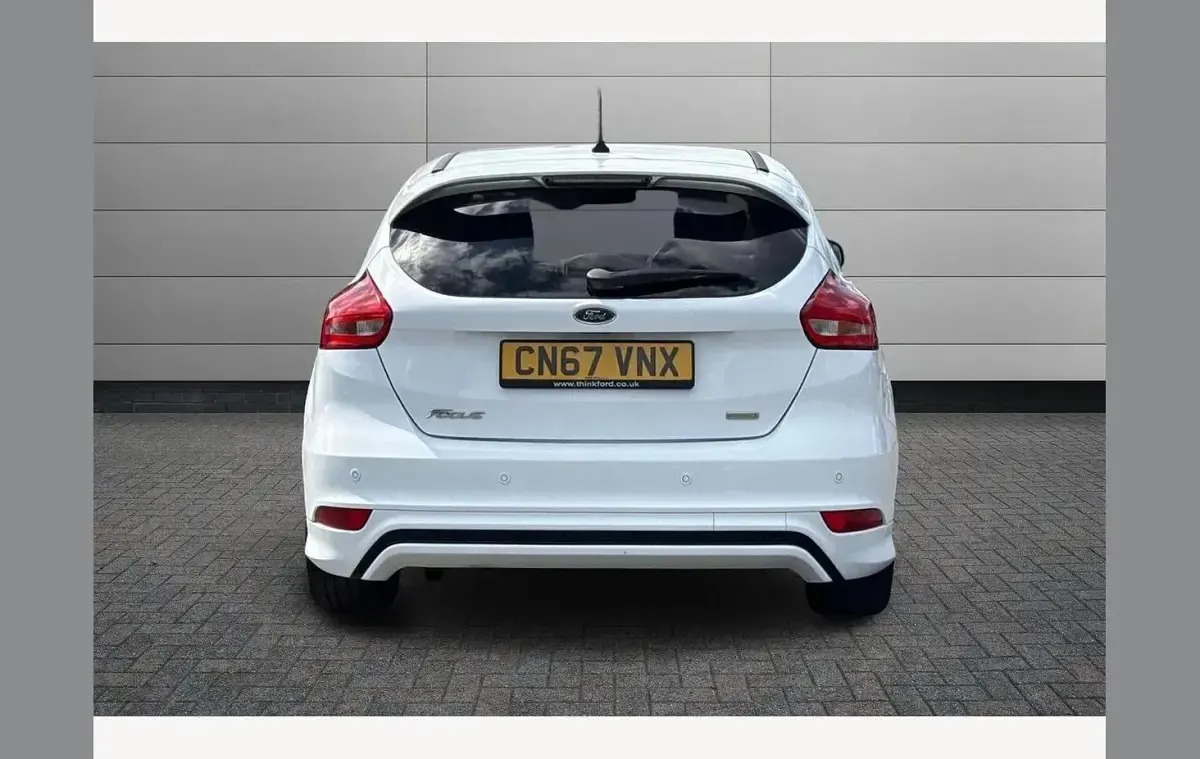 Gebraucht Ford Focus ST-Line 125 PS (91 kW) 2017 Weiß Kleinwagen
