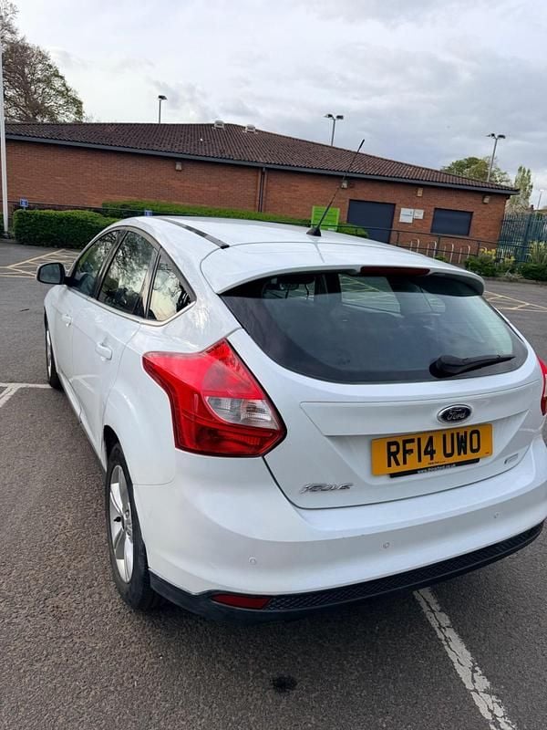 Używany Ford Focus Zetec 2014 Biały Hatchback