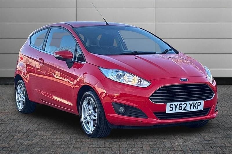 Used Ford Fiesta Zetec 105 HP (77 kW) 2013 Red Hatchback
