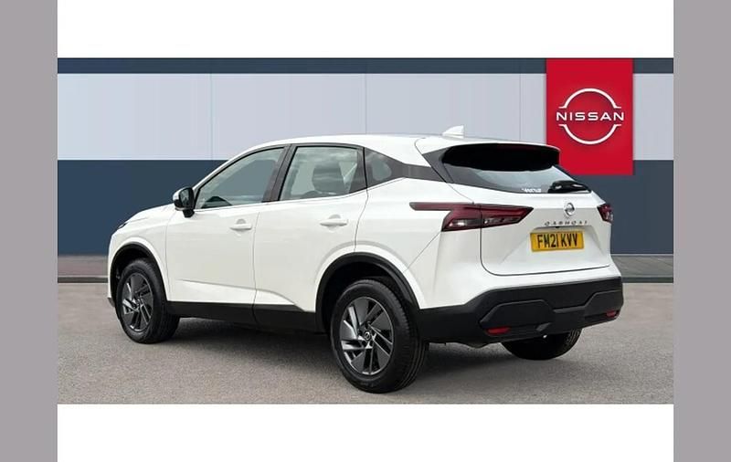 Used Nissan Qashqai Acenta Premium 140 HP (102 kW) 2021 Pearl  pearl white SUV