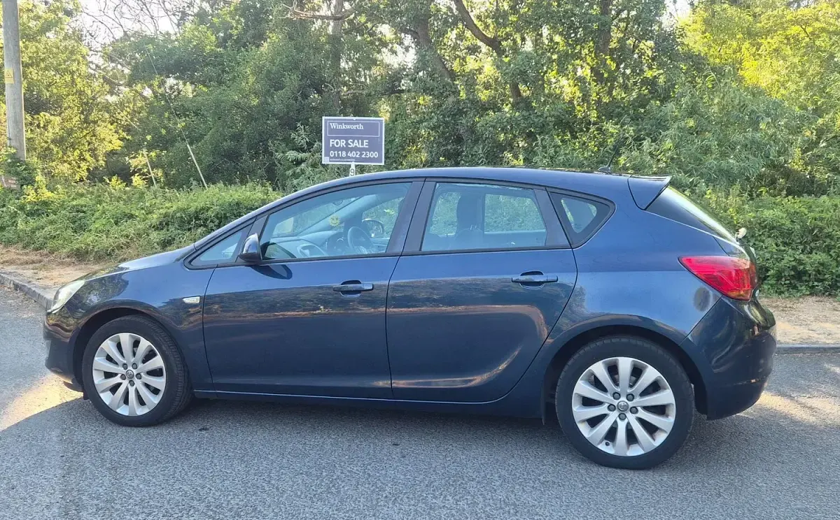 Used Vauxhall Astra 2011 Blue Hatchback