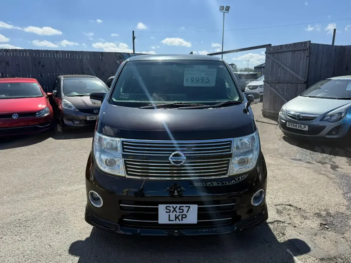 Używany Nissan Elgrand 2023 Czarny Minivan