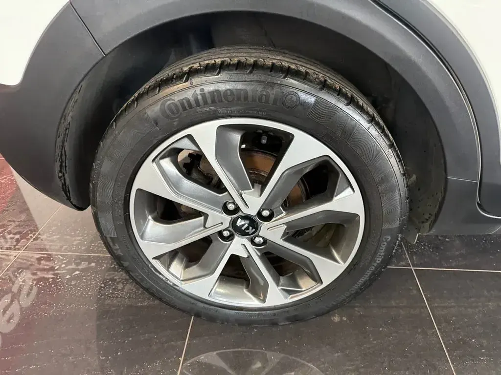 Used Kia Stonic 118 HP (86 kW) 2019 White SUV