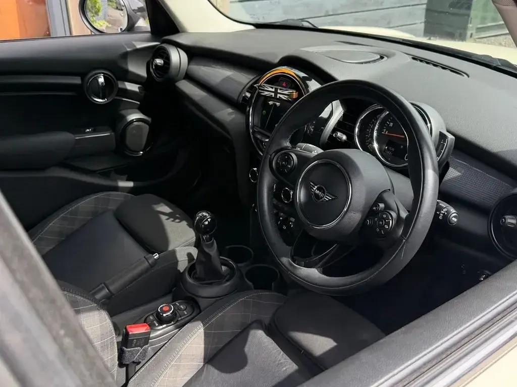 Used Mini Cooper Hatch 2018 White Hatchback