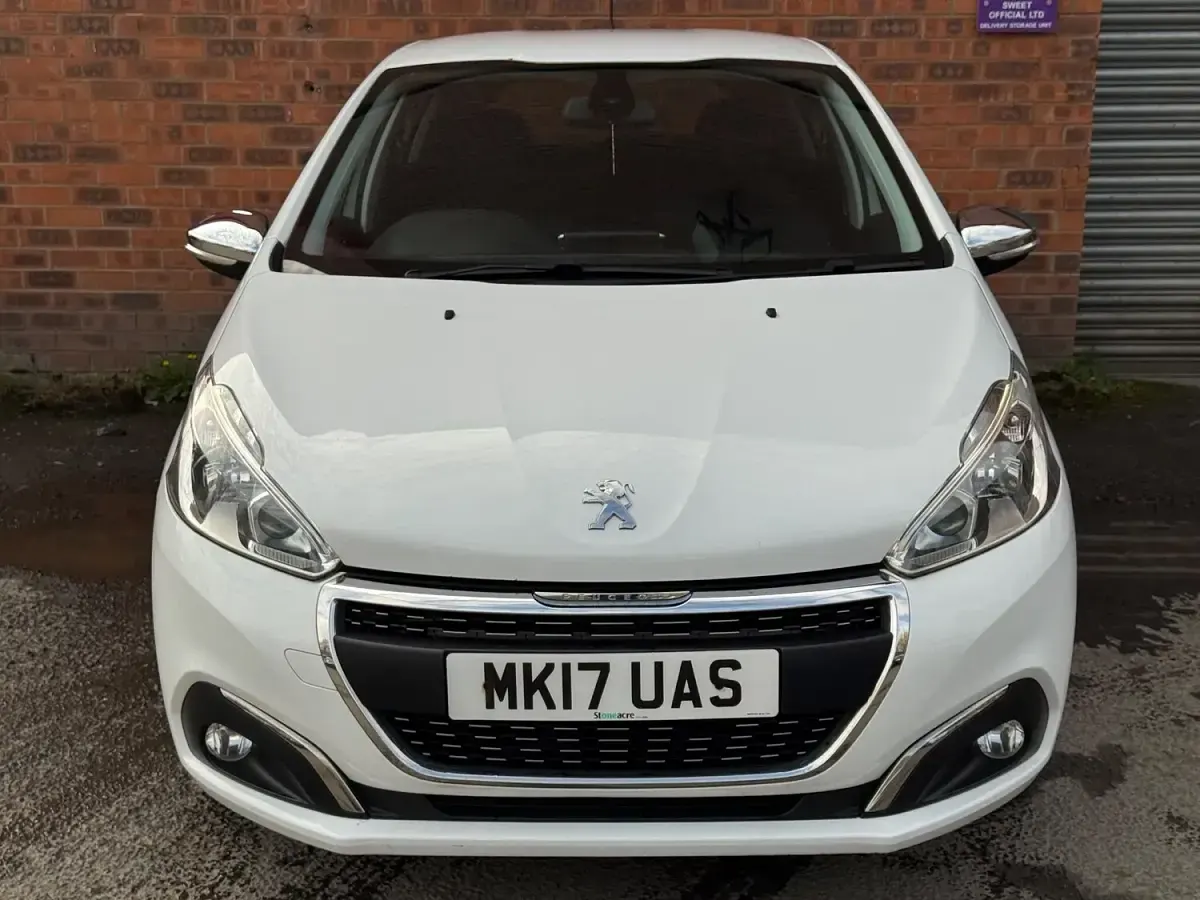 Used Peugeot 208 Allure 2017 White Hatchback