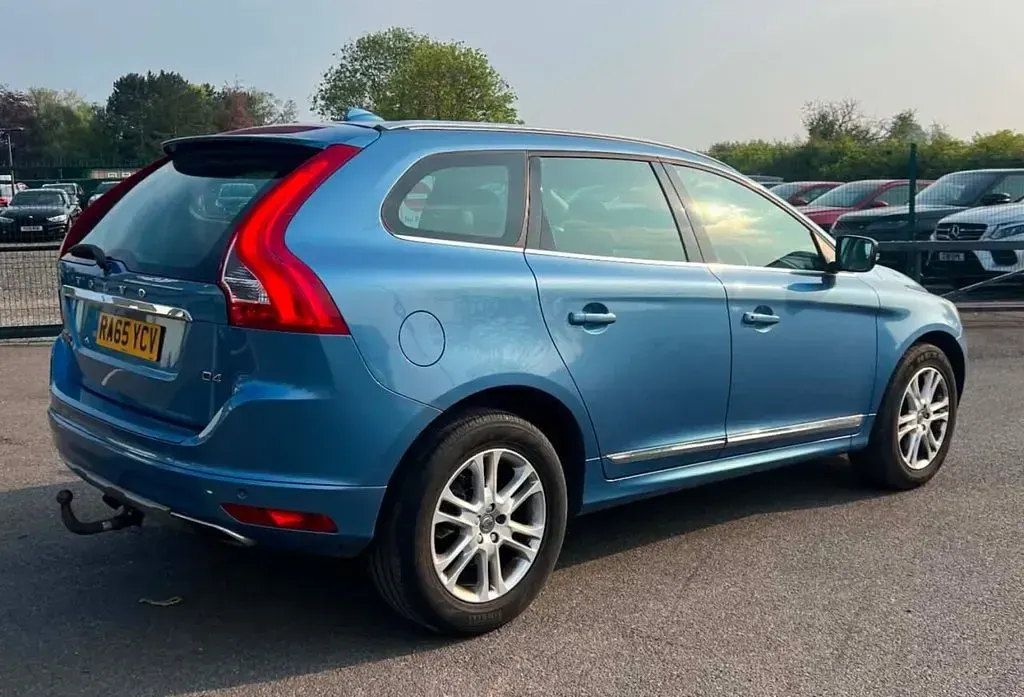 Used Volvo XC60 SE Lux 190 HP (139 kW) 2016 Blue SUV