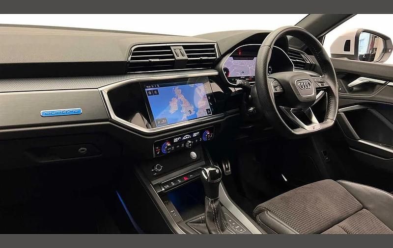 Used Audi RS Q3 Advanced 394 HP (289 kW) 2019 White SUV