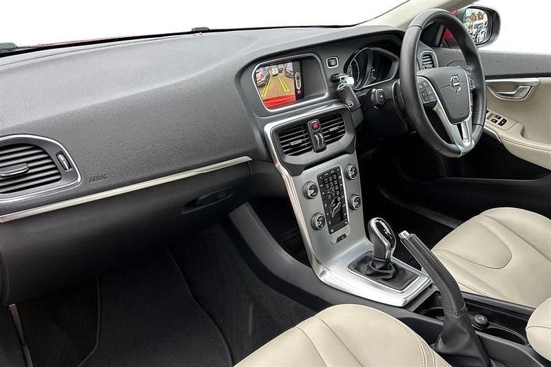 Used Volvo V40 Inscription 152 HP (111 kW) 2019 Red Hatchback