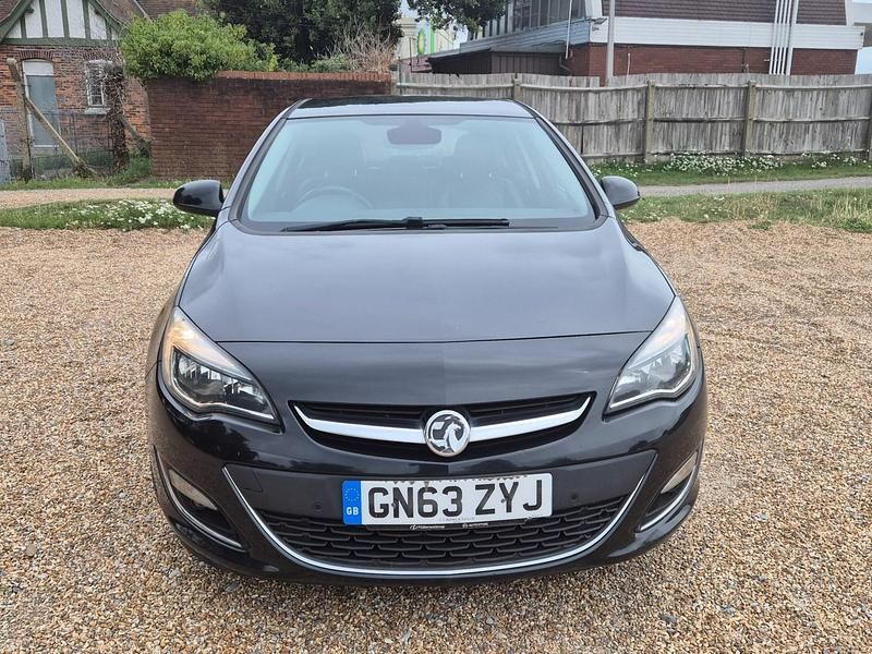 Black Used 2013 Vauxhall Astra Elite Hatchback | £2,795 (Fair price) - Image 1/4