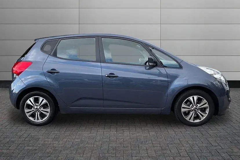 Used Kia Venga 114 HP (83 kW) 2017 Blue Hatchback