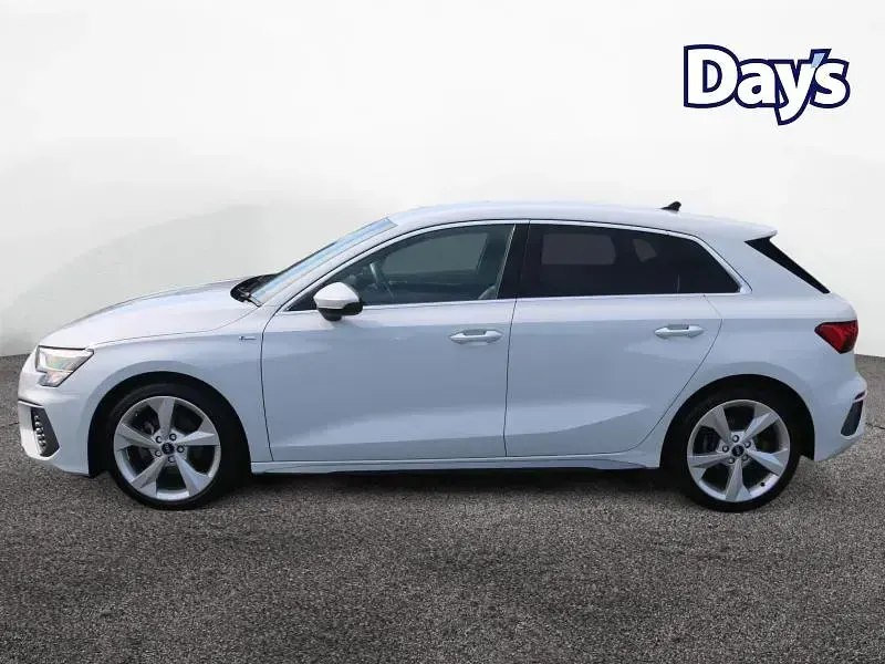 Used Audi A3 Sportback S-Line 150 HP (110 kW) 2022 White Hatchback