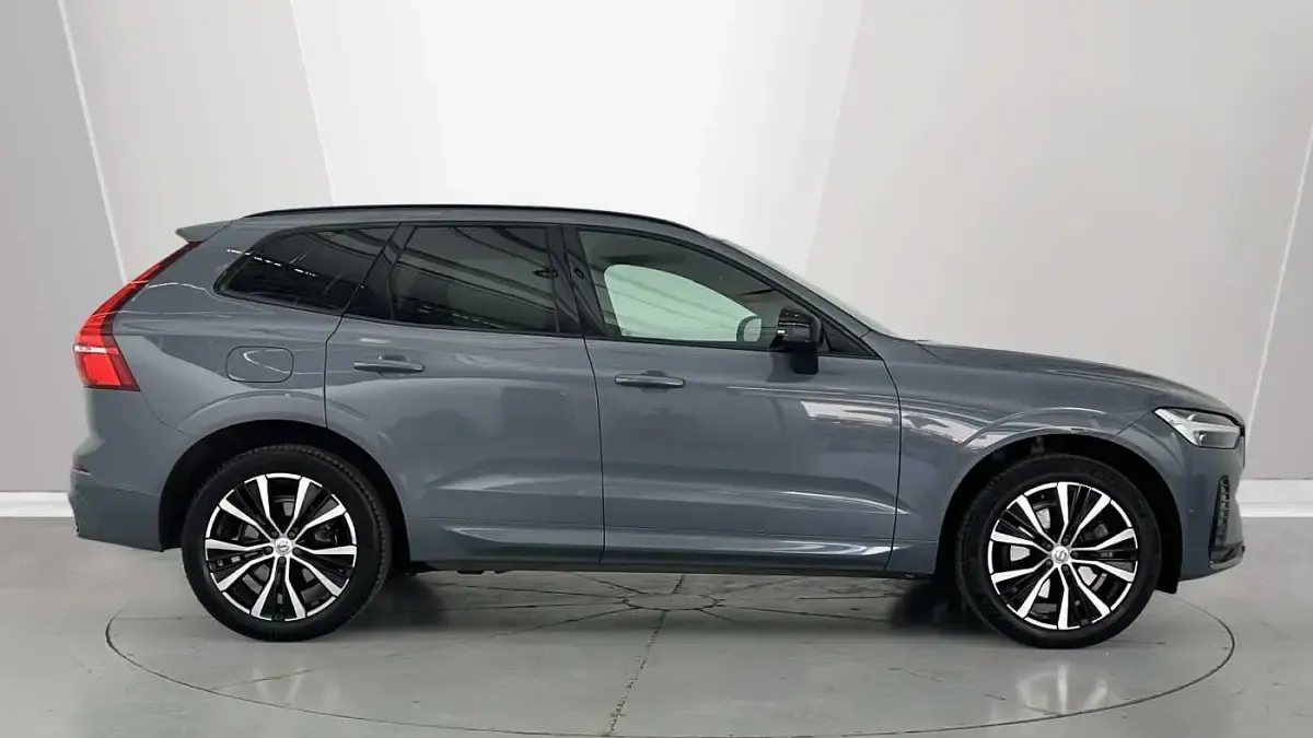 Used Volvo XC60 Plus 247 HP (181 kW) 2023 Grey SUV