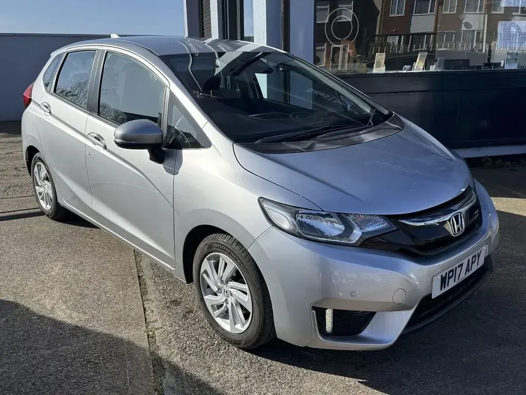 Begagnad Honda Jazz SE 102 HK (75 kW) 2017 Silver Halvkombi