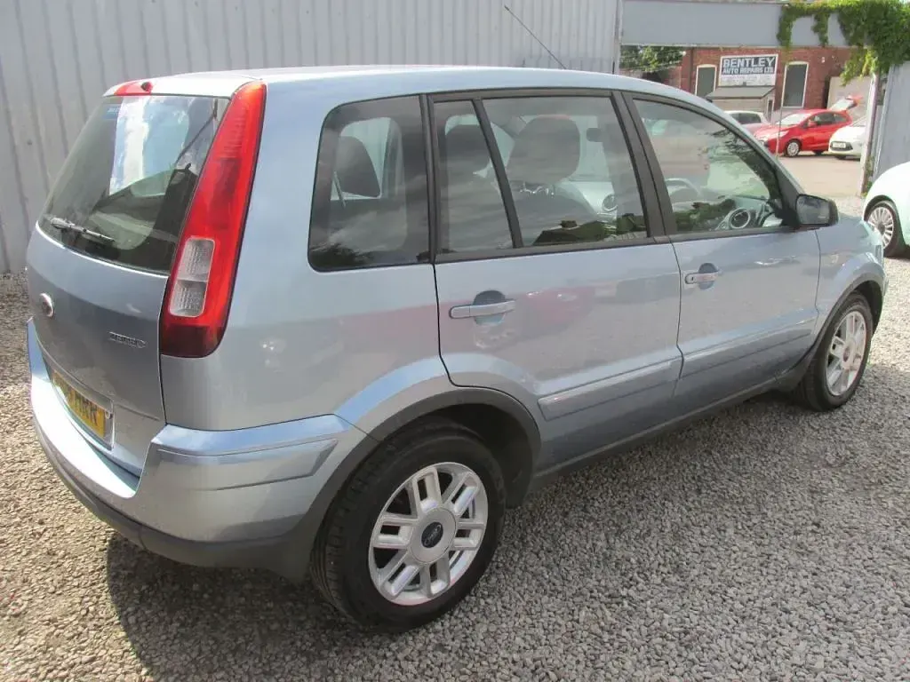 Used Ford Fusion Zetec 101 HP (74 kW) 2008 Blue Hatchback
