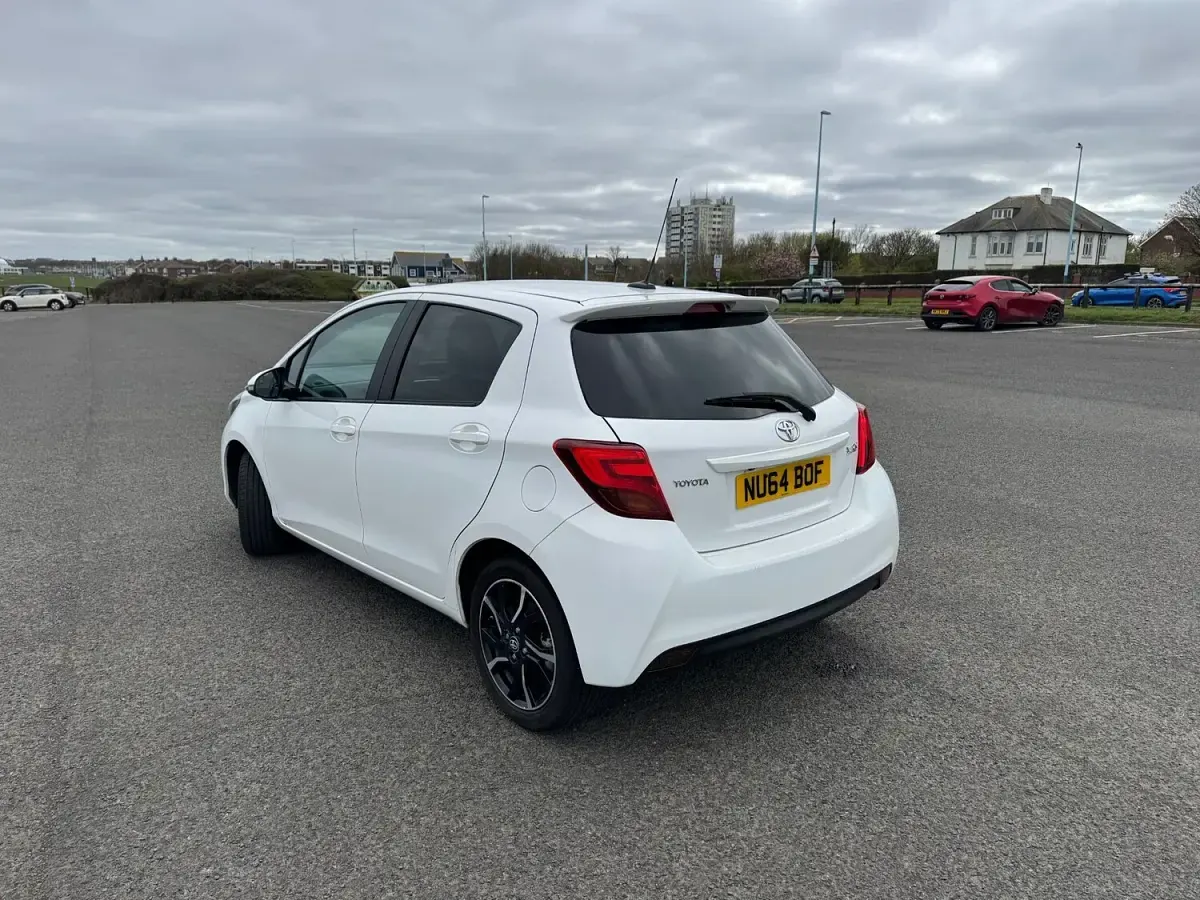 Usado Toyota Yaris Sport 99 CV (72 kW) 2014 Blanco Utilitario