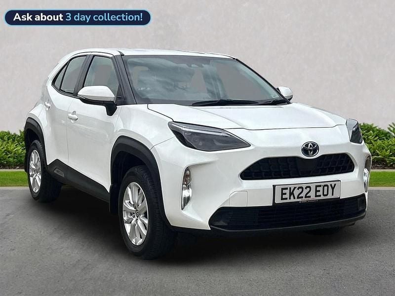 White Used 2022 Toyota Yaris Hybrid Hatchback | £17,699 (A bit pricey) - Image 1/4