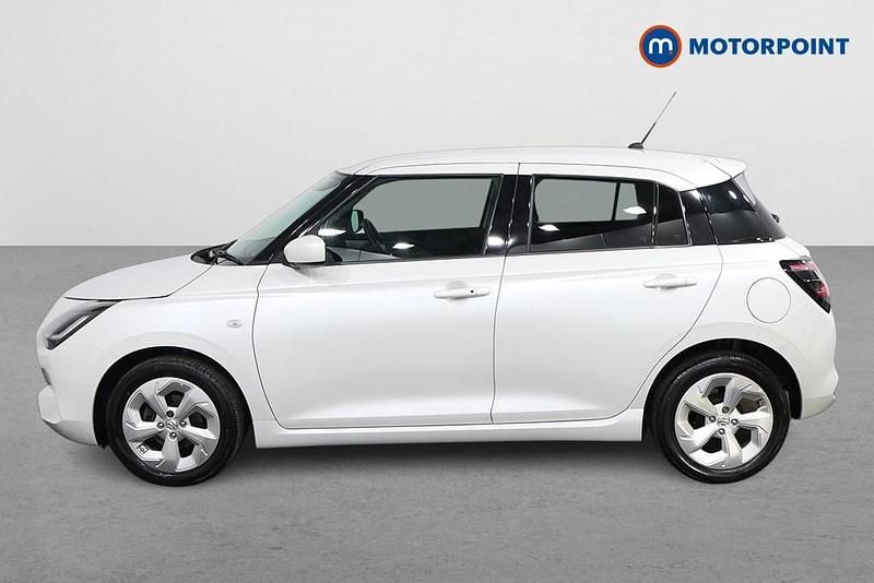 Used Suzuki Swift 2024 White Hatchback
