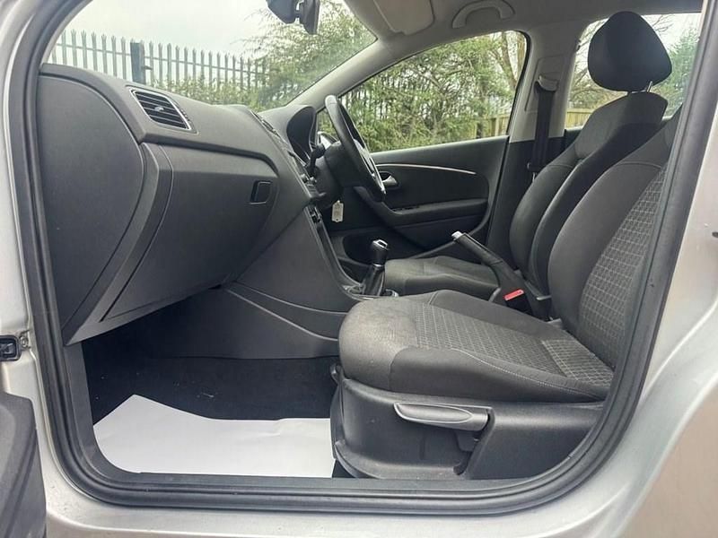 Used VW Polo SE 75 HP (55 kW) 2015 Silver Hatchback