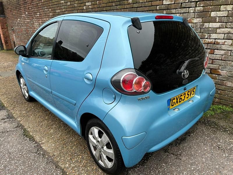 Used Toyota Aygo Style 67 HP (49 kW) 2013 Blue Hatchback
