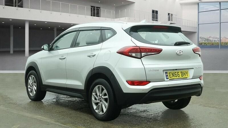 Used Hyundai Tucson SE 132 HP (97 kW) 2016 Silver SUV