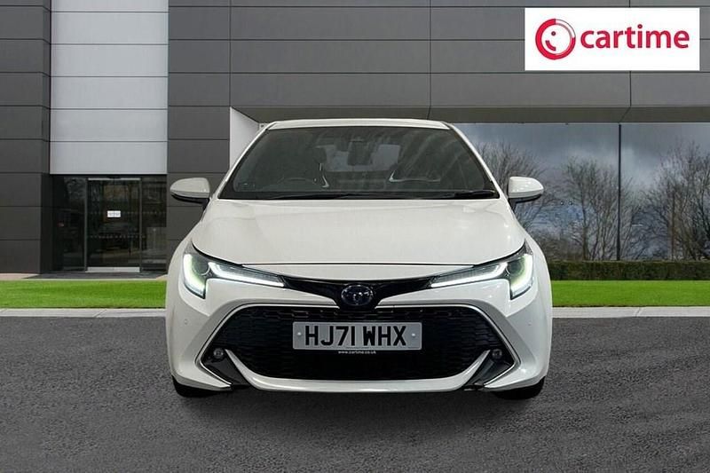 Used Toyota Corolla 122 HP (89 kW) 2022 White Hatchback