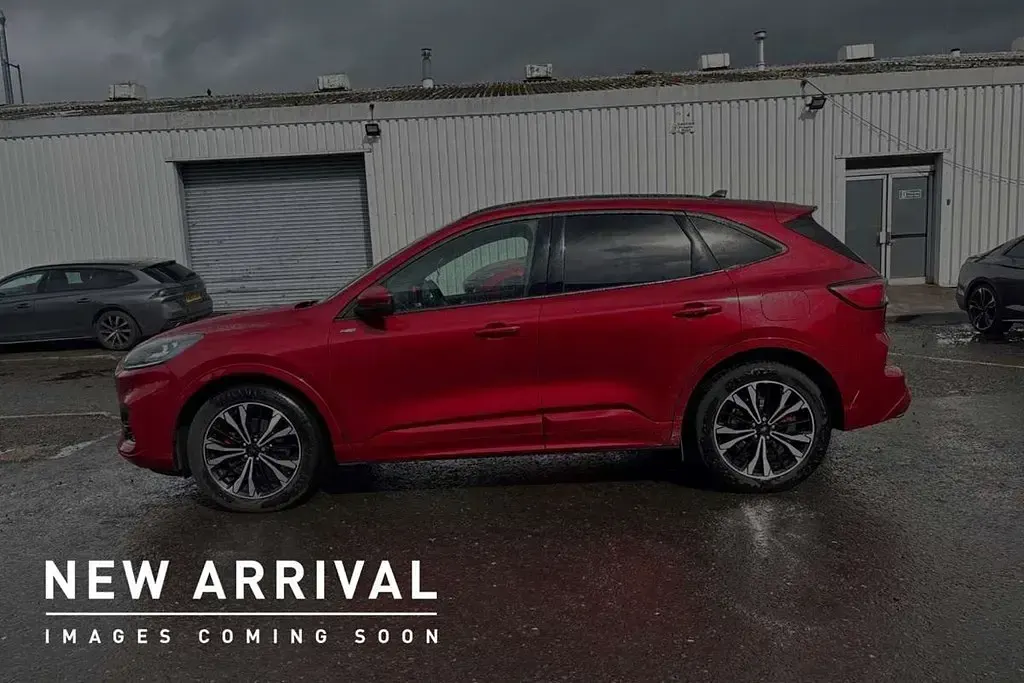 Second-hand Ford Kuga ST-Line X 147 CP (108 kW) 2023 Roșu SUV