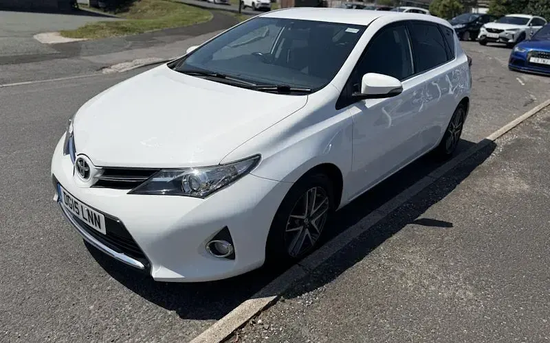 Used Toyota Auris 90 HP (66 kW) 2014 Hatchback