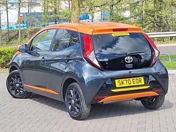 Usado Toyota Aygo Edition 72 HP (52 kW) 2020 Cinzento Citadino