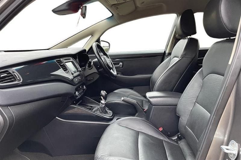 Used Kia Carens 139 HP (102 kW) 2016 Silver MPV