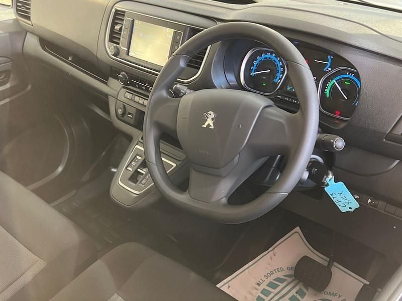 Used Peugeot e-Expert Premium 100 kW (136 HP) 2024 White Van