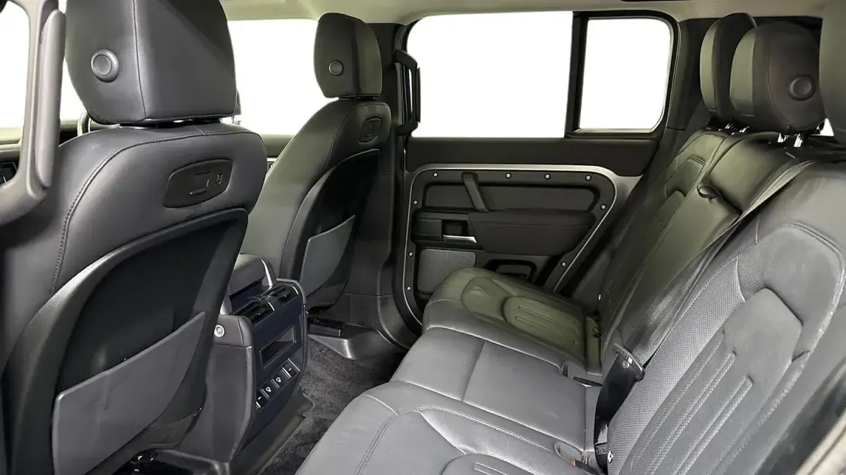 Używany Land Rover Defender S 250 KM (183 kW) 2022 Szary SUV
