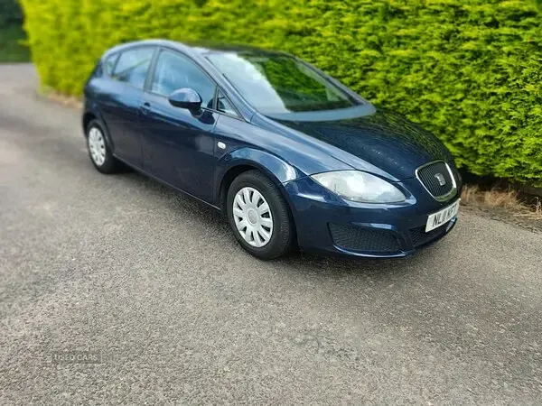 Used Seat Leon Ecomotive 105 HP (77 kW) 2011 Blue Hatchback