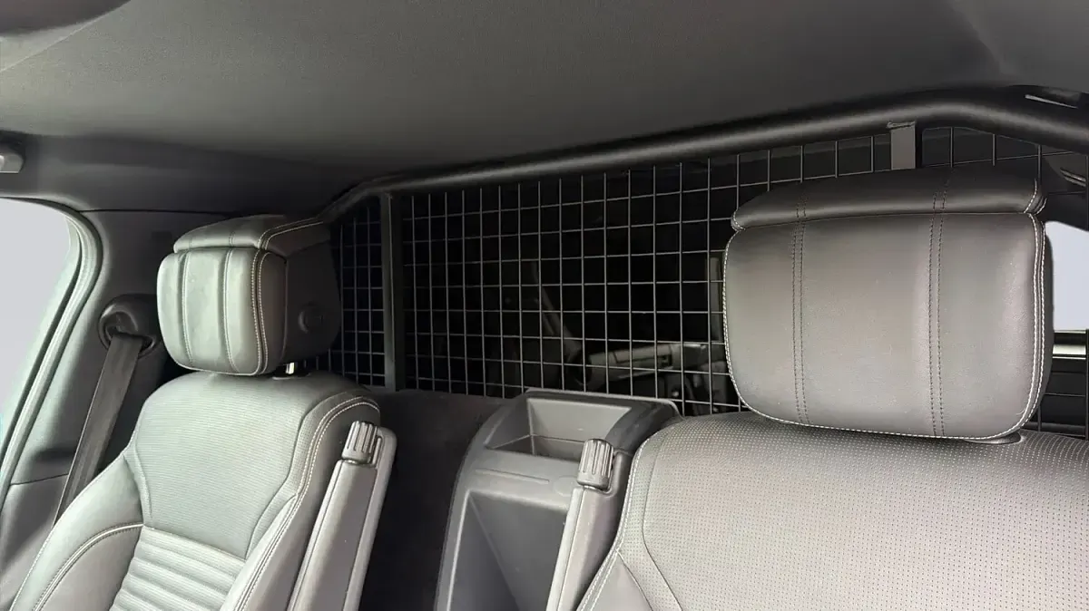 Used Land Rover Discovery HSE Dynamic 2023 Lantau bronze SUV