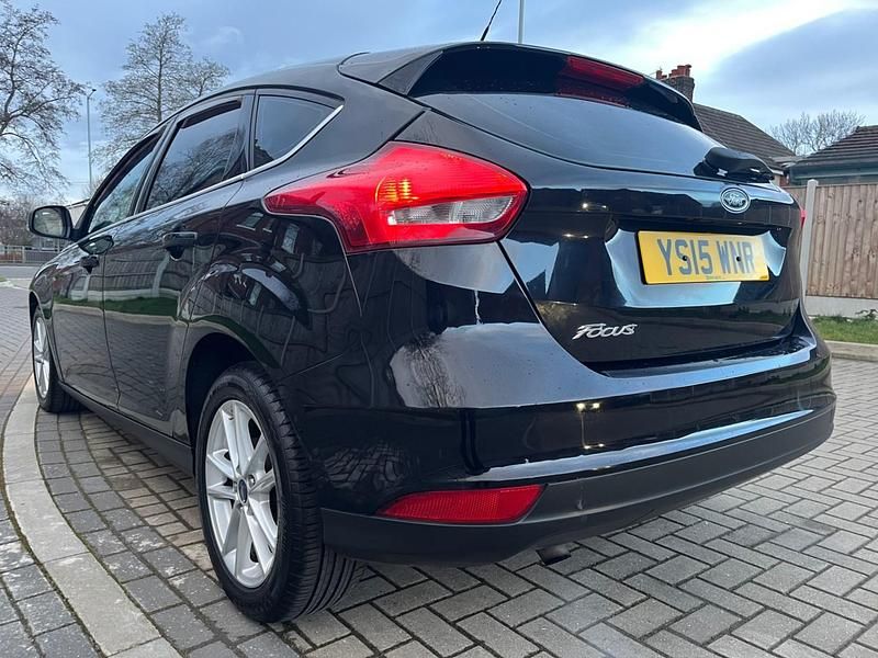 Used Ford Focus Zetec 120 HP (88 kW) 2015 Black Hatchback