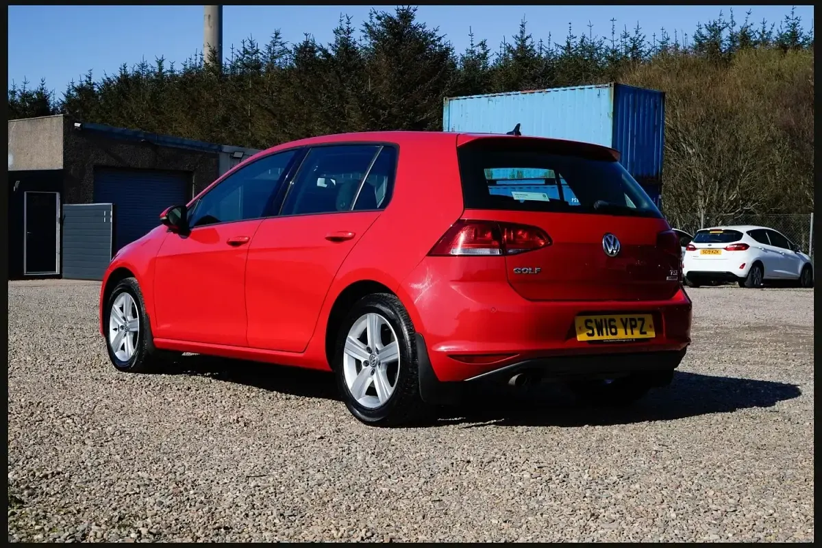Used VW Golf VII Edition 125 HP (91 kW) 2016 Red Hatchback