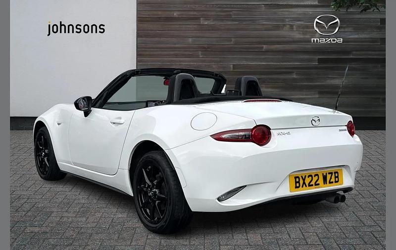 Used Mazda MX5 129 HP (94 kW) 2022 White Cabriolet