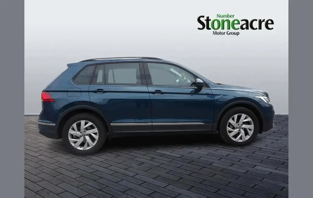 Second-hand VW Tiguan Life 150 CP (110 kW) 2022 Albastru SUV