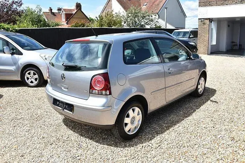 Used VW Polo S 75 HP (55 kW) 2005 Silver Hatchback