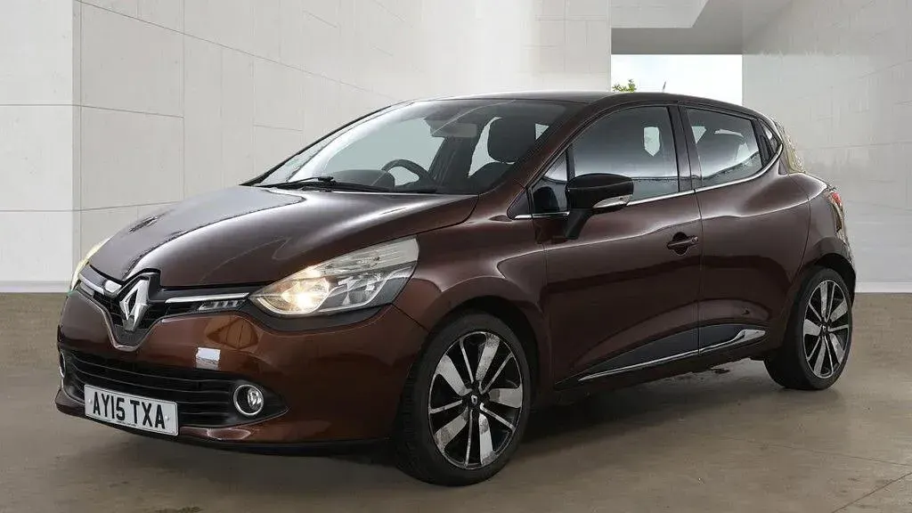 Used Renault Clio Dynamique 90 HP (66 kW) 2015 Brown Hatchback