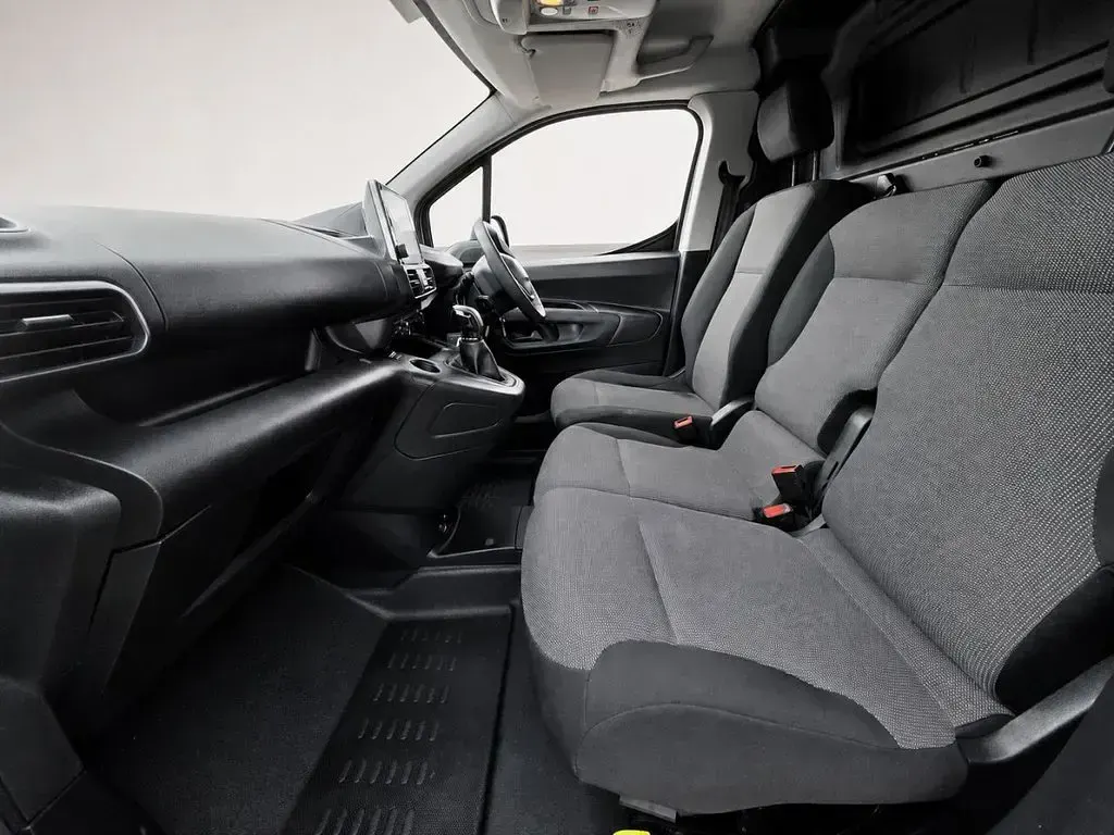 Used Peugeot Partner 100 HP (73 kW) 2020 White MPV