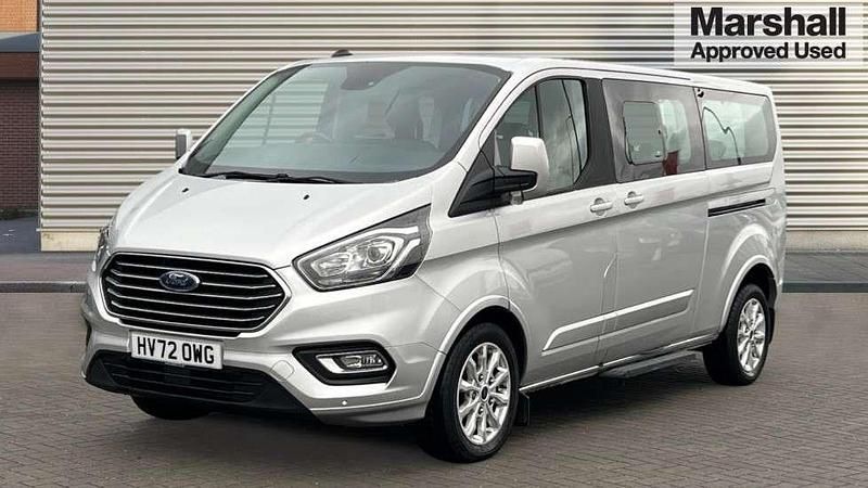 Used Ford Tourneo Titanium 150 HP (110 kW) 2022 Silver MPV