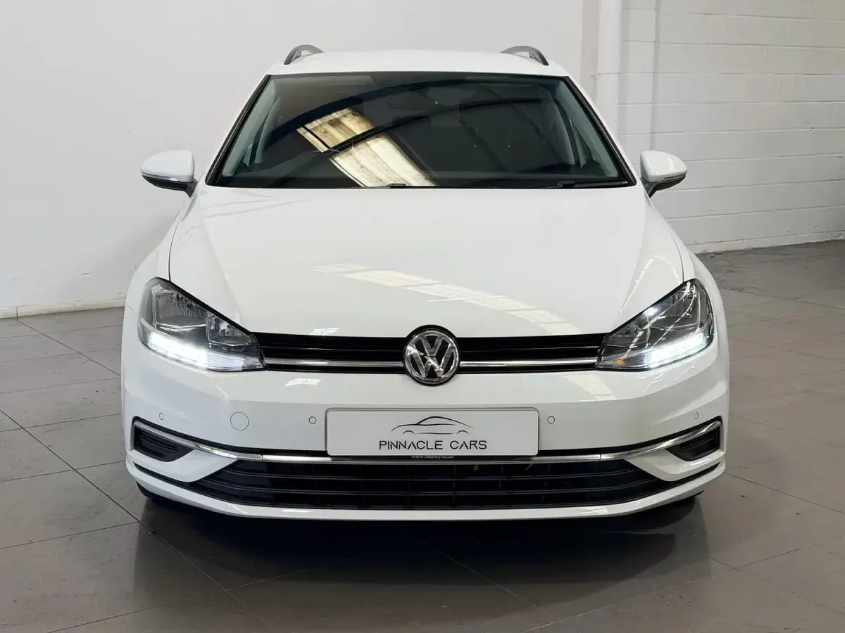 Used VW Golf VII SE 115 HP (84 kW) 2018 White Estate